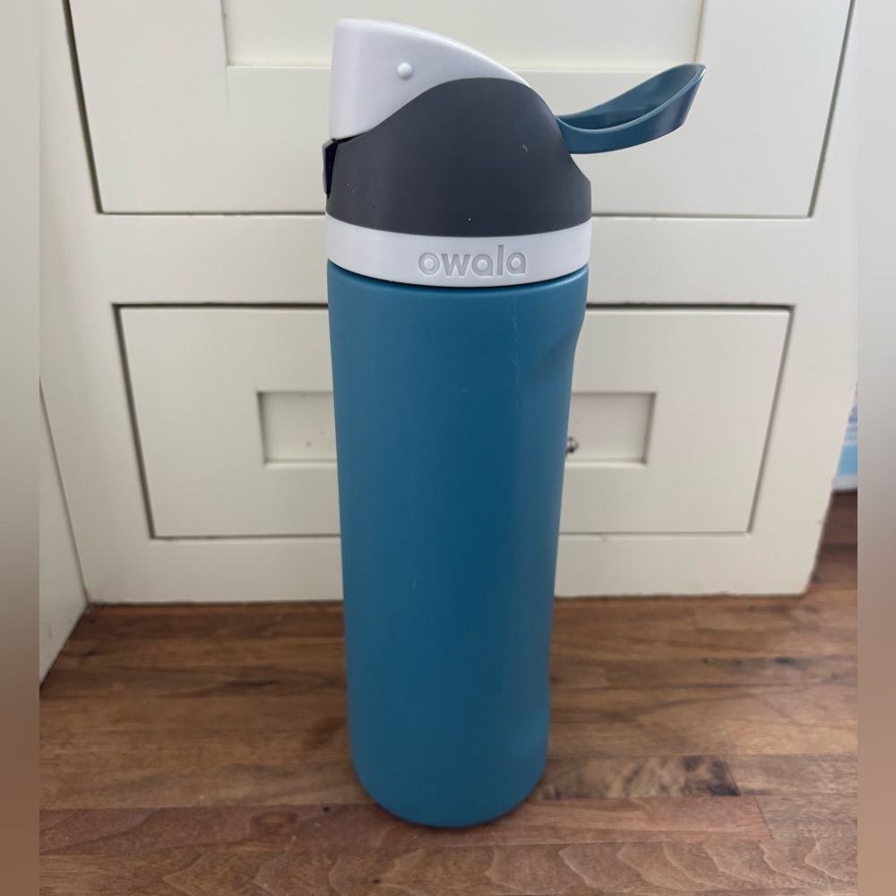 24 oz Owala Freesip